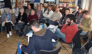 Moments d'échanges et de partage des connaissances ©Johan Tillet http://files.biolovision.net/vienne.lpo.fr/userfiles/RencontreOrnitho.jpg